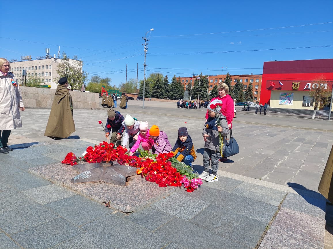 Этих дней не смолкнет слава!